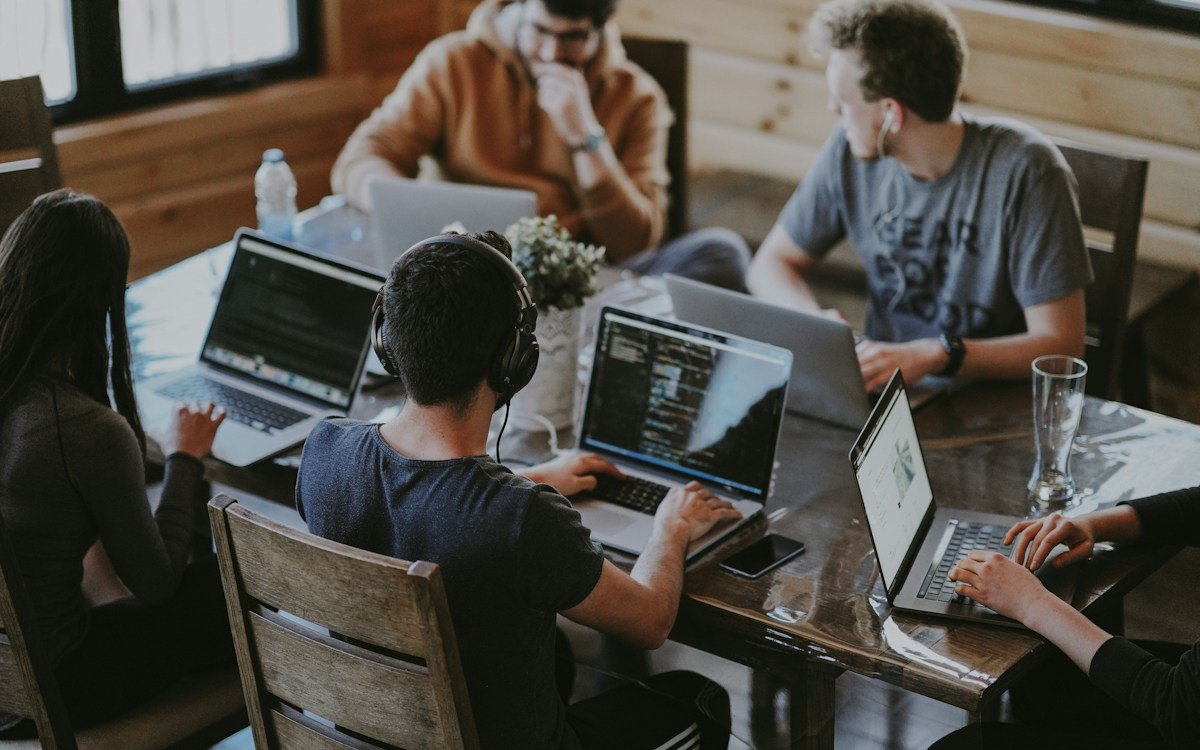 In-House Sourcing vs. Outbound Headhunting: The True Cost of Talent Acquisition Internalization